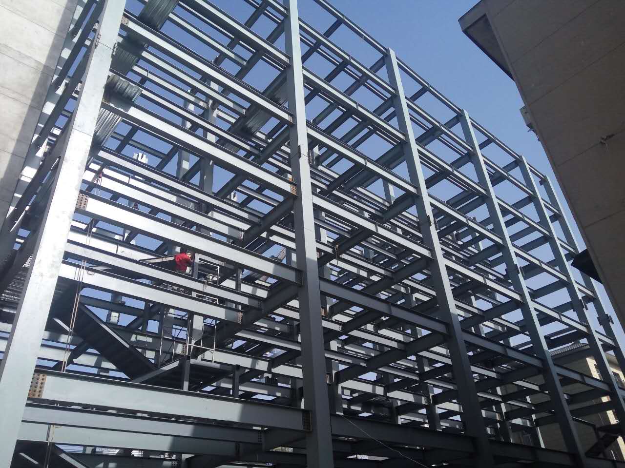 大型鋼結構主要施工方法：散裝法